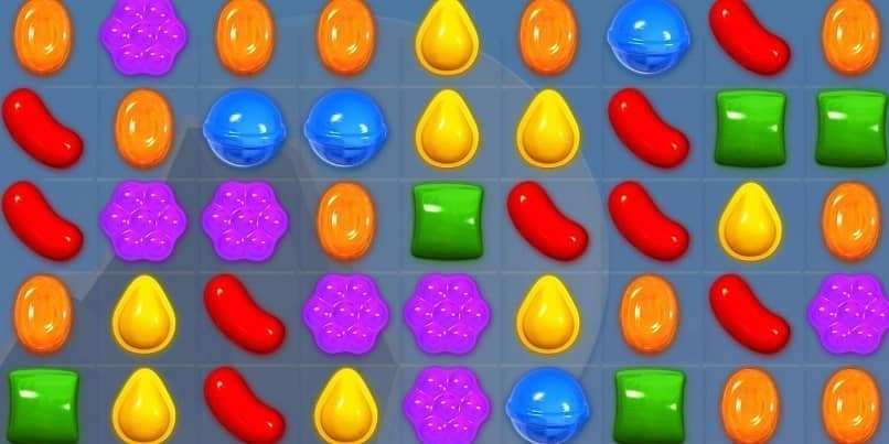 What is the goal of Candy Crush Saga?